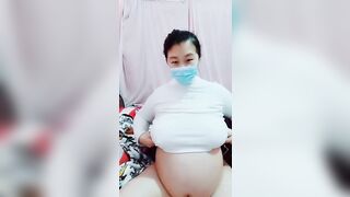 Gái bầu vú không tím bố cho con trên live