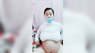 Gái bầu vú không tím bố cho con trên live