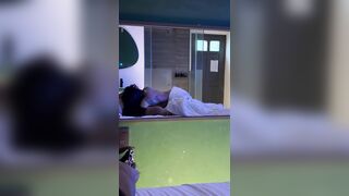 Cô bạn thân xăm chỗ nằm bú cu