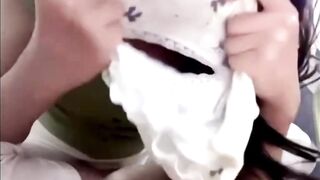 Em gái nứng lồn liếm đáy quần lót thủ dâm
