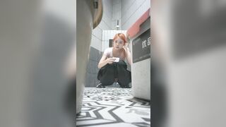 dặt cam quay lén gái xinh đi đái em này đẹp xuất xắc luôn