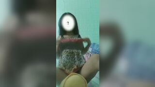 Bé rau quê ngồi tự quay video banh háng xoa cái lồn dâm đãng của mình cho a xem 3
