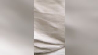 Lén lút chịch e dâu dâm đãng dưới bếp khi mà e k mặc đồ lót nấu ăn lúc a lên thăm