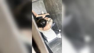 seri đặt cam quay lén nhà vệ sinh nữ em nào đít cũng to lồn múp - phần 43