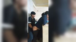 Cho vợ đi bán hàng bị trai địt doggy bắn tinh đầy mồm dâm đãng
