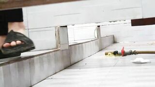 quay lén nhà vệ sinh nữ trong trung tâm thương mại đi đái hồi hộp quá - phần 17