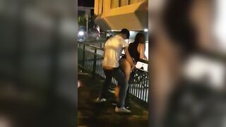 Quay lén cặp đôi doggy public ngay trên đường phố