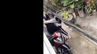 GenZ lúc yêu thì đụ ngay trước cửa nhà, hết yêu lại tung clip sex