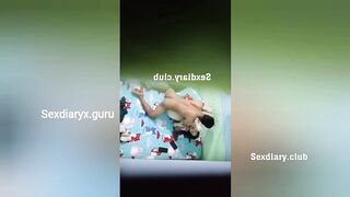 Quay lén thằng bạn dẫn bồ về nhà đụ