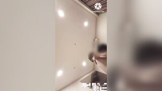 Vừa địt vừa bế nhau đi tiếp nước