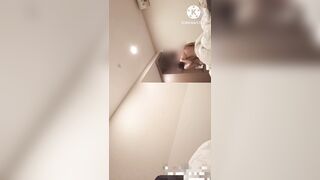 Vừa địt vừa bế nhau đi tiếp nước