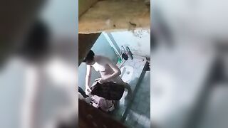 Em họ tắm 6