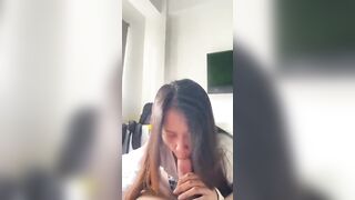 Gái dâm bú mút con cu to dâm đãng kích thích