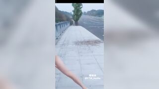 Chỉ có thể là china, Gái Xinh loli Khoả thân ra nơi công cộng tttm
