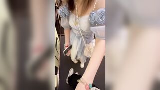 Em người yêu dâm đãng bịt mắt lại để cảm nhận con cu phê hơn