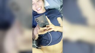 Tội lỗi không thể dừng,đút cặc đụ lồn chị dâu chị vẫn vui vẻ nói chuyện với anh trai.