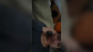 Đang ở nhà anh họ đụ nhau thì mẹ gọi điện về, cảm thấy muốn tắt nứng.