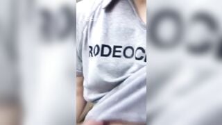 Dẫn em học sinh vào góc tường gạ địt luôn ngoài trời