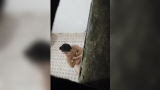 đột nhập dãy trọ sinh viên để quay lén mấy em tắm đúng là rửa mắt - phần 3