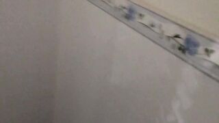 đột nhập dãy trọ sinh viên để quay lén mấy em tắm đúng là rửa mắt - phần 9