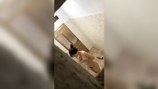 đột nhập dãy trọ sinh viên để quay lén mấy em tắm đúng là rửa mắt - phần 12