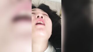 Vừa địt vừa xoa hột le em mới sướng