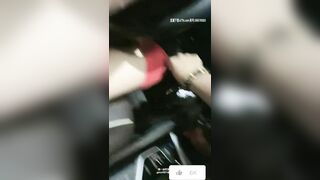 Cùng đi chơi với em gái mới quen rồi gạ chịch em nó trên xe luôn