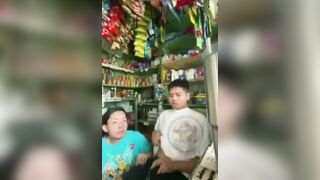 Đi tạp hoá bú cặc ông chủ luôn