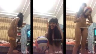 CÔ BẠN ĐAM MÊ BÓNG ĐÁ