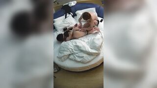 Em trai biến thái 17 tuổi trói chân tay bịt miệng chị họ 28 tuổi, rồi nghịch lồn chị.