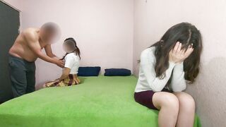 COn gái nuôi địt dượng trước mặt mẹ nuôi