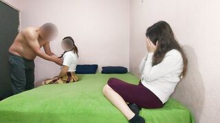 Con gái nuôi địt nhau với dượng trước mặt mẹ nuôi 2