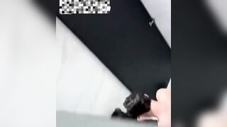 Clip Sex Quay lén cặp đôi địt nhau trong WC quán bar