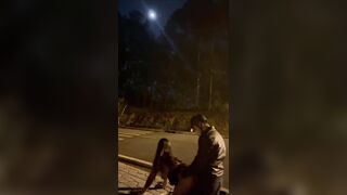 Máy bay Hoa Ngọc Lan mông to dâm đãng bú cu trai trẻ public ngoài đường