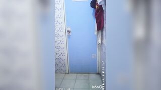 XUỐNG NGOẠI, QUAY LÉN E VỢ TẮM