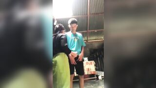 Không biết thằng cháu họ 16 tuổi nứng cặc khi nào gặp dì nó liền xin đụ, dì cũng cho.