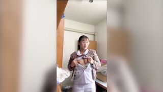Cô y tá hàng múp khoe hàng cho các bệnh nhân yêu sinh lý xem để chữa bệnh phần 2