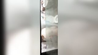 Quay lén em hàng xóm tắm mông to vú bự siêu dâm phần 1