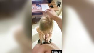Bé bạn thân kính cận dâm đãng