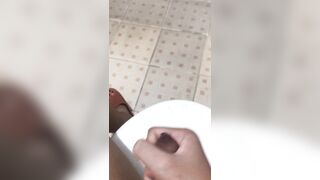 Lọ trong wc
