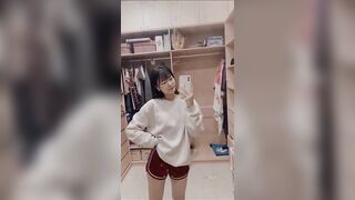 bé sinh viên lên cơn nứng em móc bín thủ dâm em trông ngây thơ quá