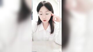 BÉ HỌC SINH NGOAN