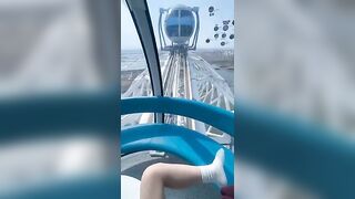 Một cặp đôi sinh viên đại học đang ân ái trên vòng quay khổng lồ 2