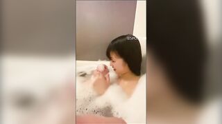 TẮM BỒN , LÔ ĐÙA CÙNG CON E HỌ