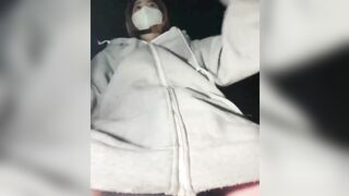 bé loli nứng lồn ra đường móc bím thủ dâm - phần 1