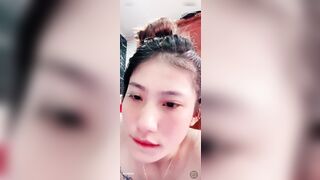 Idol tiktok Huỳnh Bảo Trân livetream show hàng xoa bóp cặp vú cực căng tròn p3