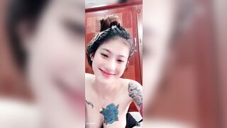 Idol tiktok Huỳnh Bảo Trân livetream show hàng xoa bóp cặp vú cực căng tròn p3