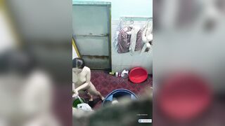 Quay lén em dâu cực xinh vú múp đi tắm,nhìn e là thèm thịt liền