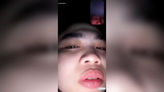 Nữa đêm call video nói chuyện với em rau mà thèm quá bắt e show vú xem xíu