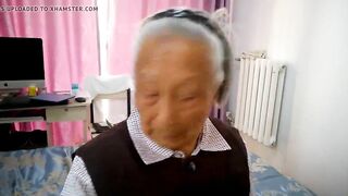 Cháu ngoại địt bà, con rể quay bị bà mắng